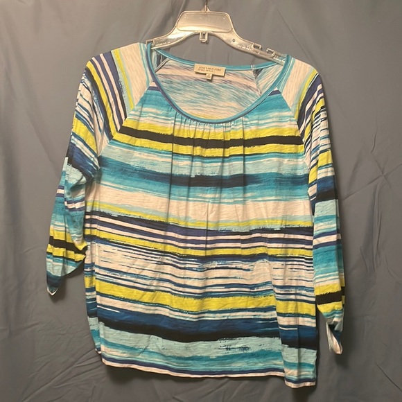 Beautiful 3/4 sleeve top - Picture 1 of 3